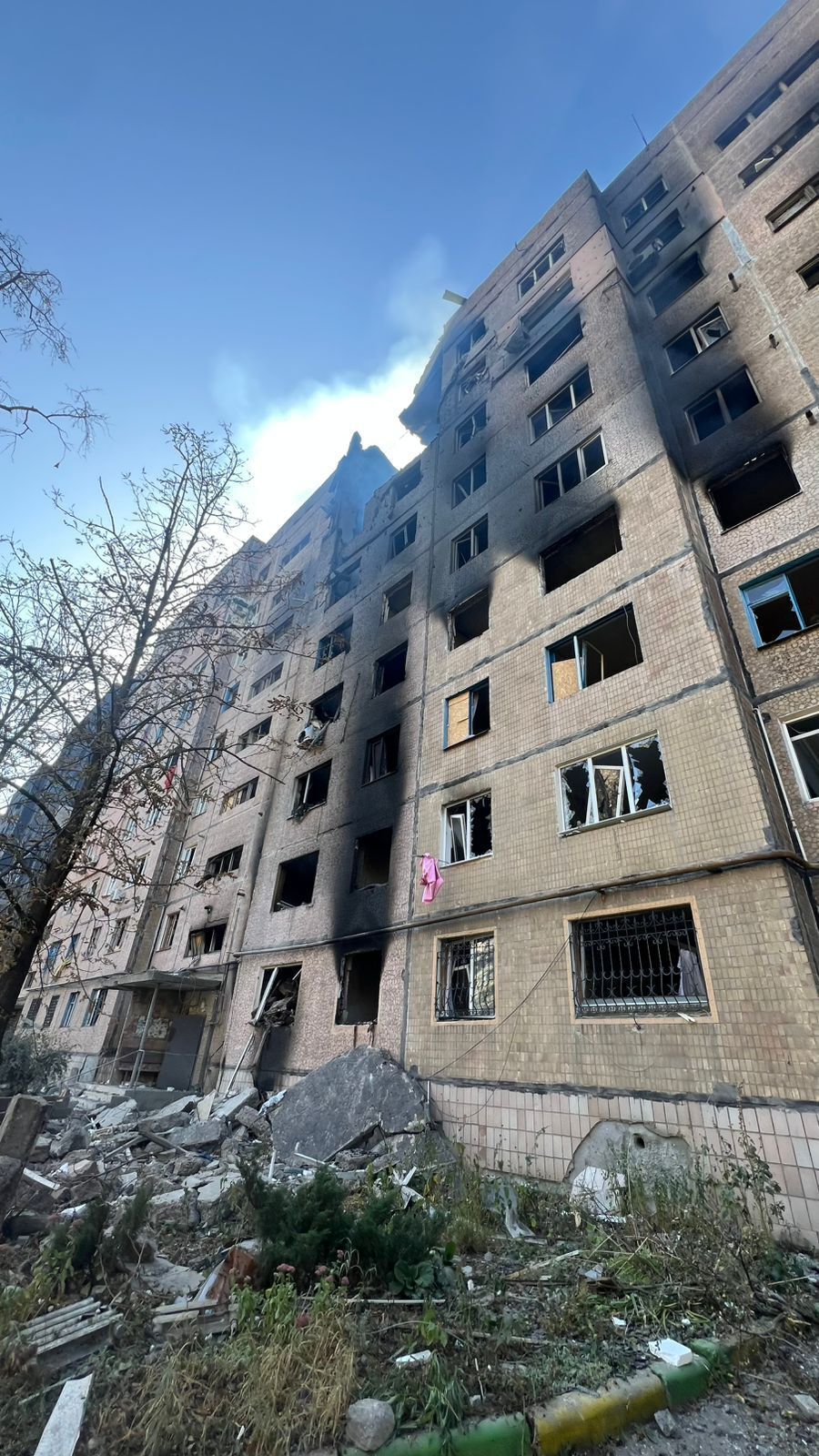 Росія вдарила "Смерчем", КАБом і дронами по Костянтинівці: є загиблі та поранені. Фото