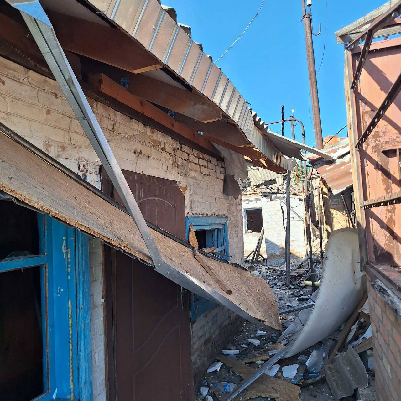 Ворог атакував Дніпропетровщину: пошкоджені будинки і газогін, є постраждалі. Фото