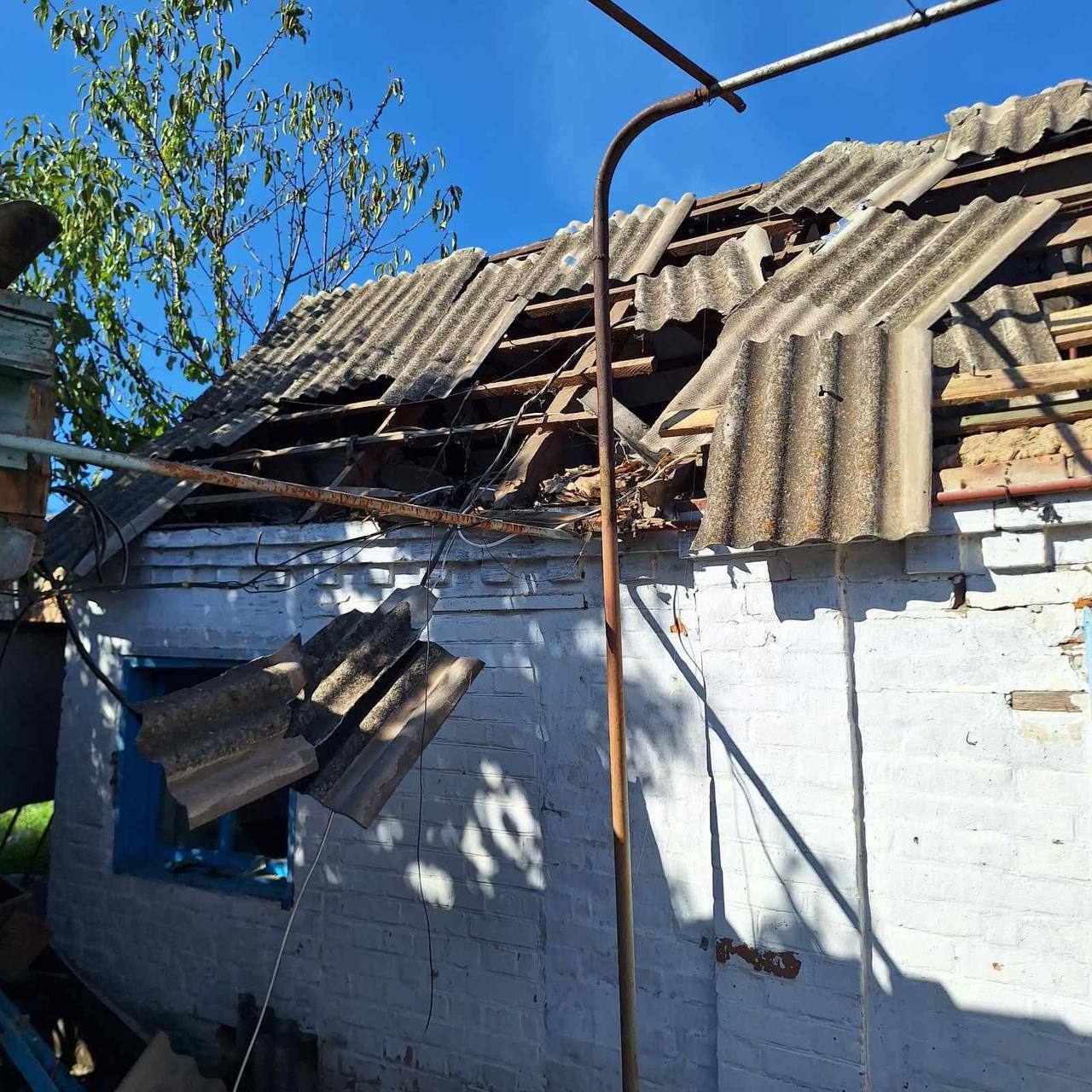 Ворог атакував Дніпропетровщину: пошкоджені будинки і газогін, є постраждалі. Фото