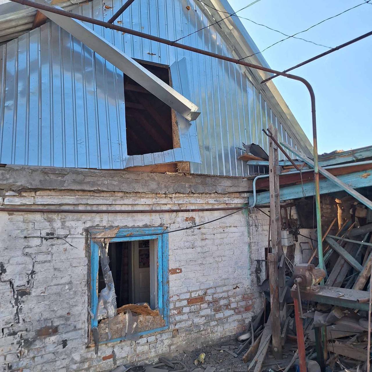 Ворог атакував Дніпропетровщину: пошкоджені будинки і газогін, є постраждалі. Фото