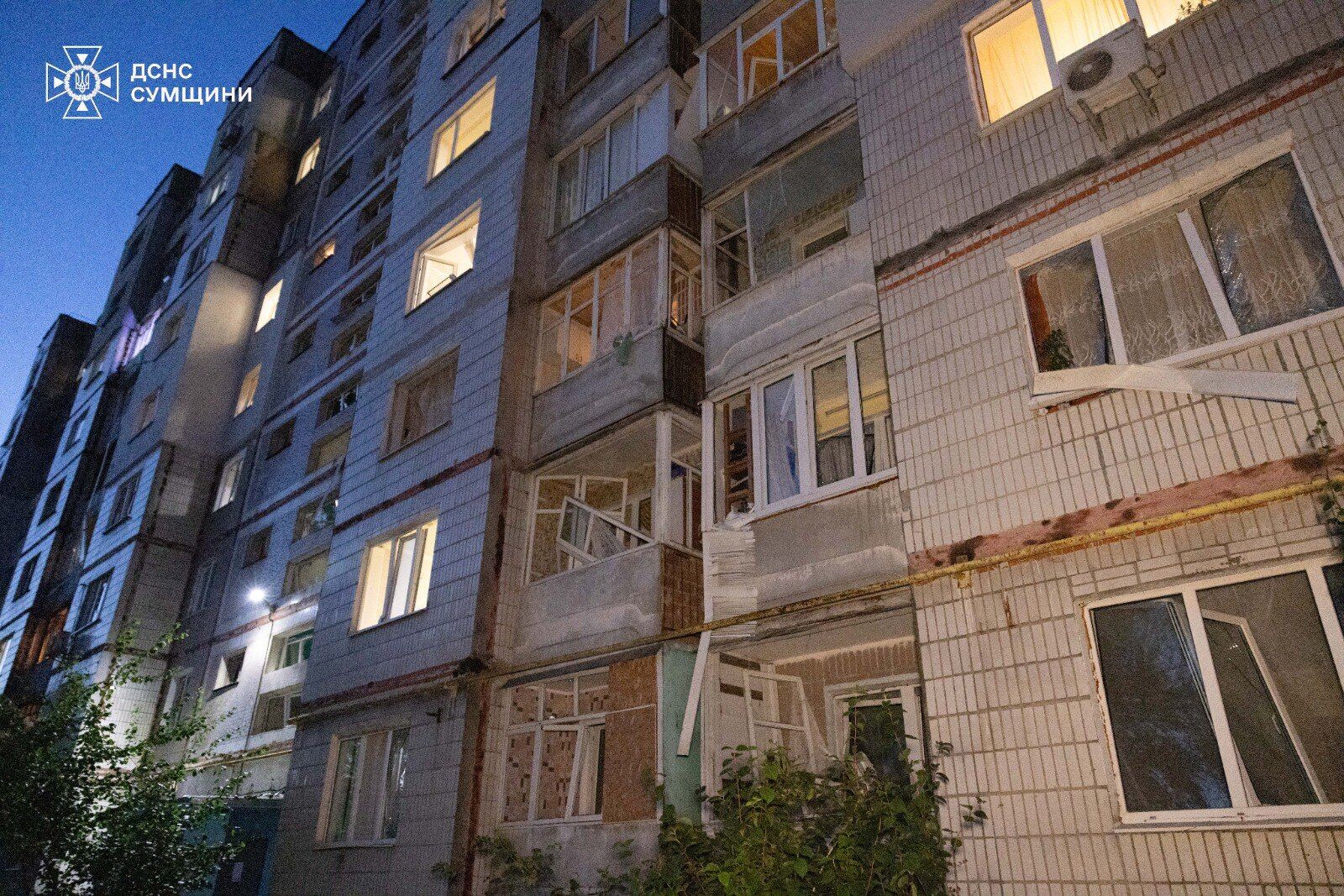 Оккупанты атаковали предприятие и учебное заведение в Сумах: произошел пожар, ранен мужчина. Фото