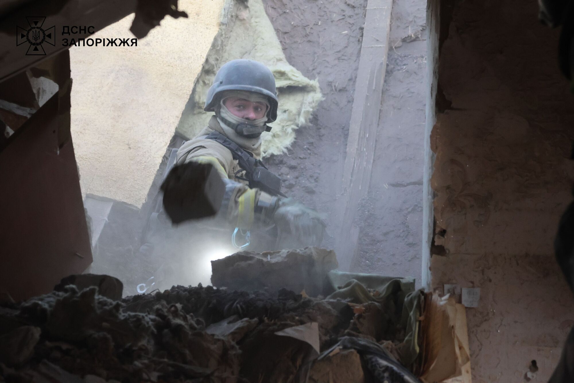 Оккупанты ударили по Запорожью: произошли пожары, три человека погибли, четверо ранены. Фото и видео