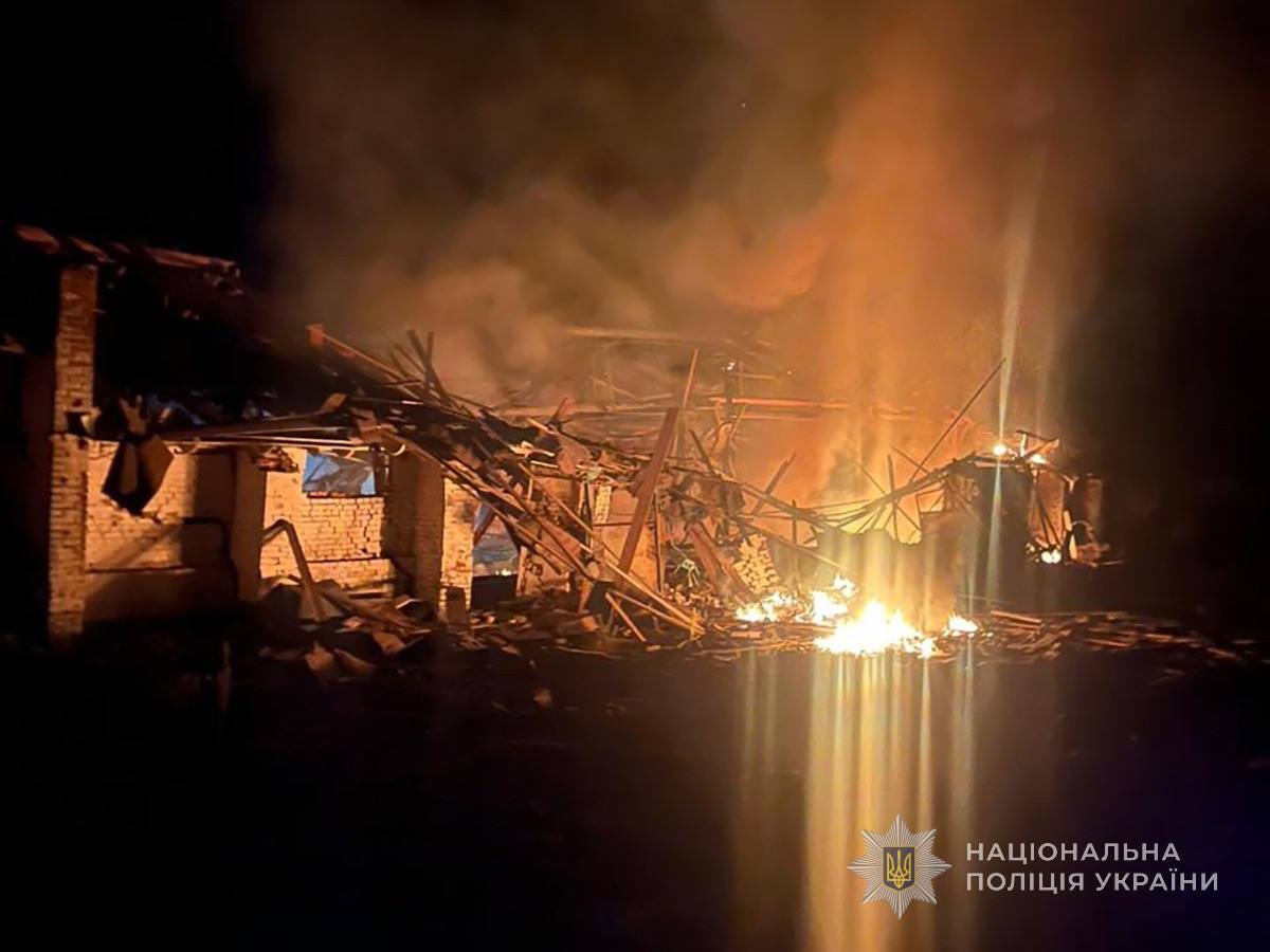 Оккупанты атаковали предприятие и учебное заведение в Сумах: произошел пожар, ранен мужчина. Фото