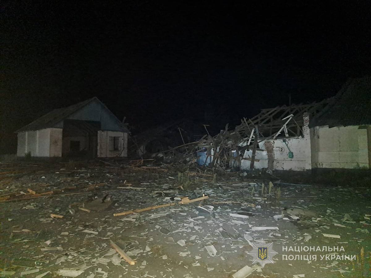 Оккупанты атаковали предприятие и учебное заведение в Сумах: произошел пожар, ранен мужчина. Фото