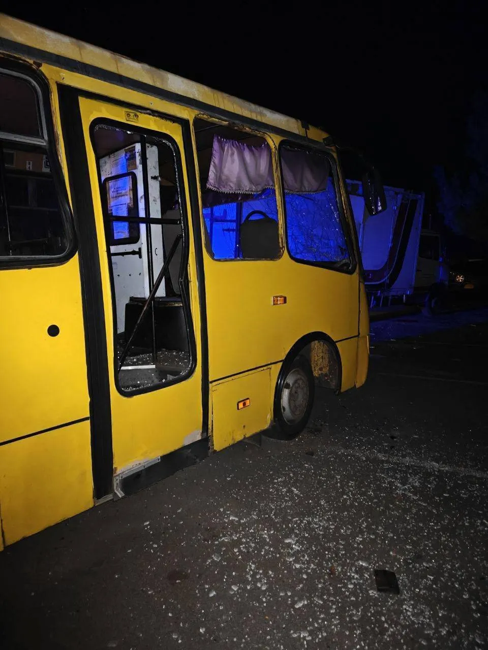 На Київщині внаслідок ворожої атаки стались пожежі, пошкоджено будинки: постраждав чоловік. Фото