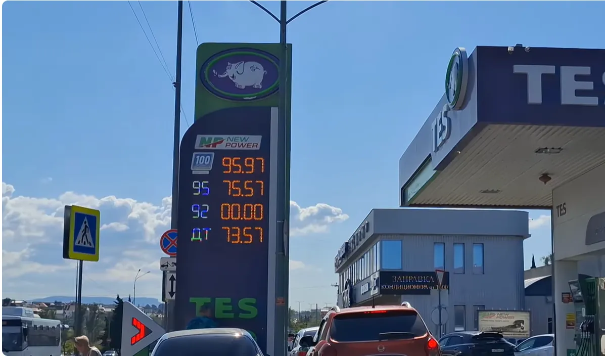 Бензин по 150-200 рублів і дорога їжа: в окупованому Криму через дефіцит палива різко зросли ціни на продукти