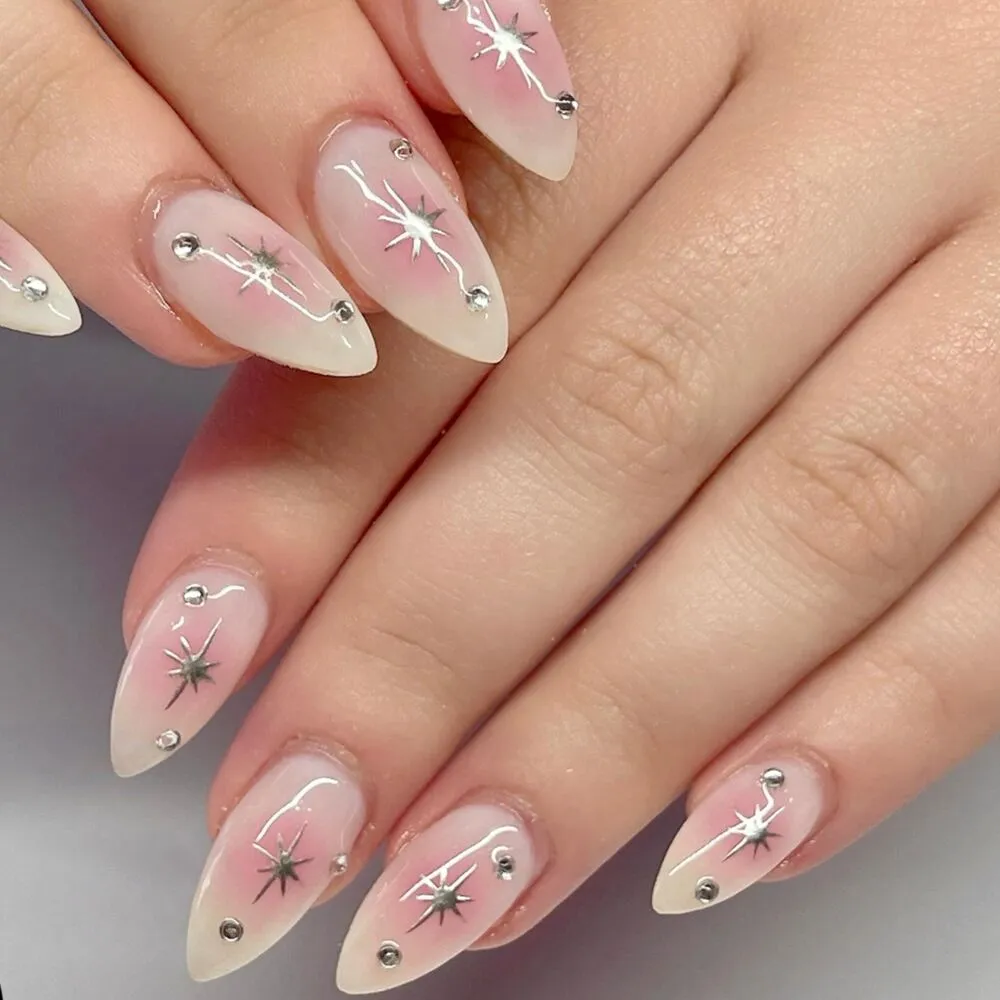 Ногти с румянцем стали новым трендом: как сделать такой маникюр