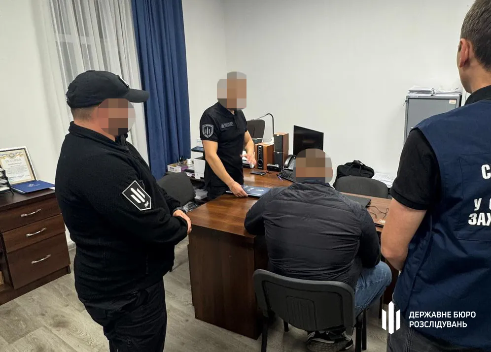 ДБР затримало командира військової частини з Рівного, який змушував підлеглих зводити йому будинок. Фото