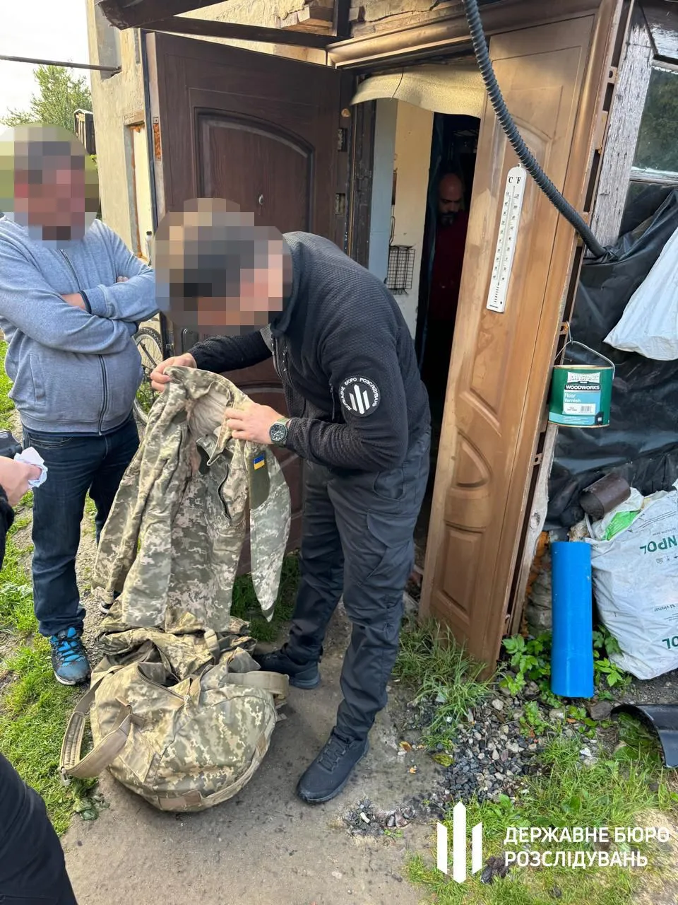 ДБР затримало командира військової частини з Рівного, який змушував підлеглих зводити йому будинок. Фото
