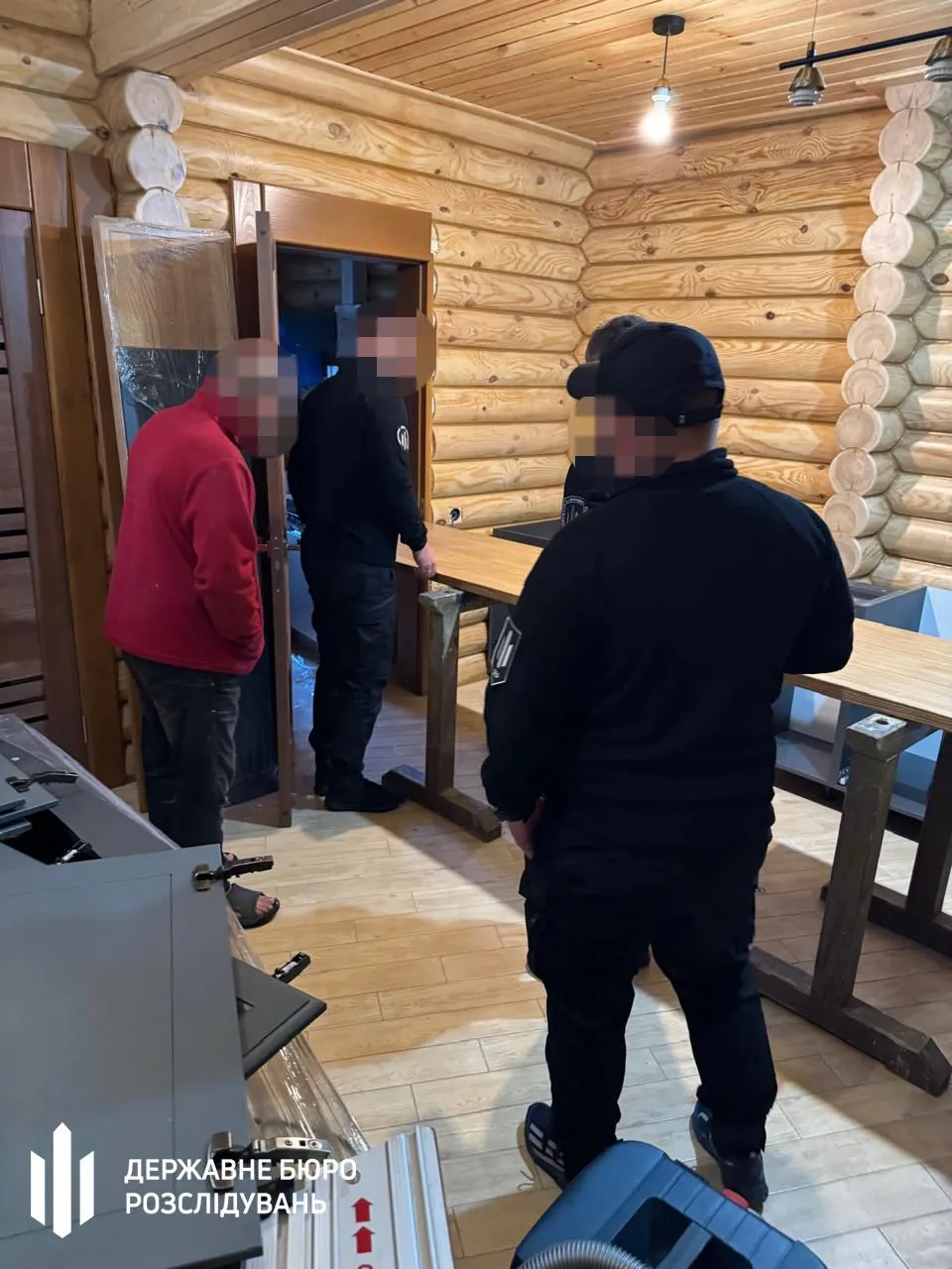 ДБР затримало командира військової частини з Рівного, який змушував підлеглих зводити йому будинок. Фото