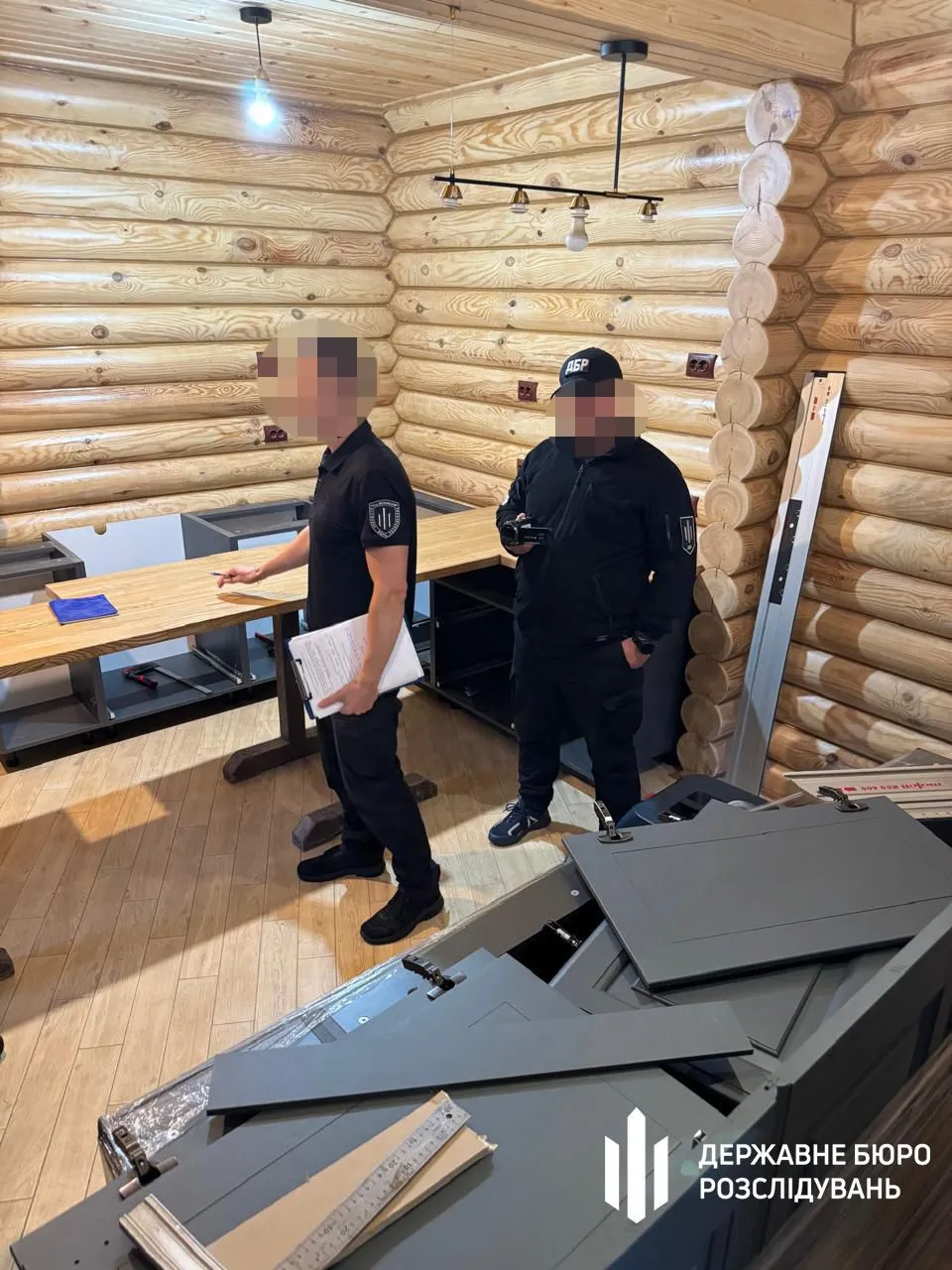 ДБР затримало командира військової частини з Рівного, який змушував підлеглих зводити йому будинок. Фото