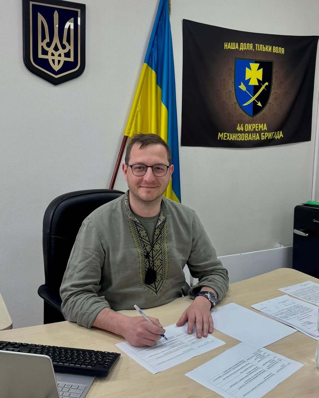 Стало відомо, хто насправді придбав квіткового ведмедя за 536 000 грн і до чого тут нардеп від "Слуги народу"