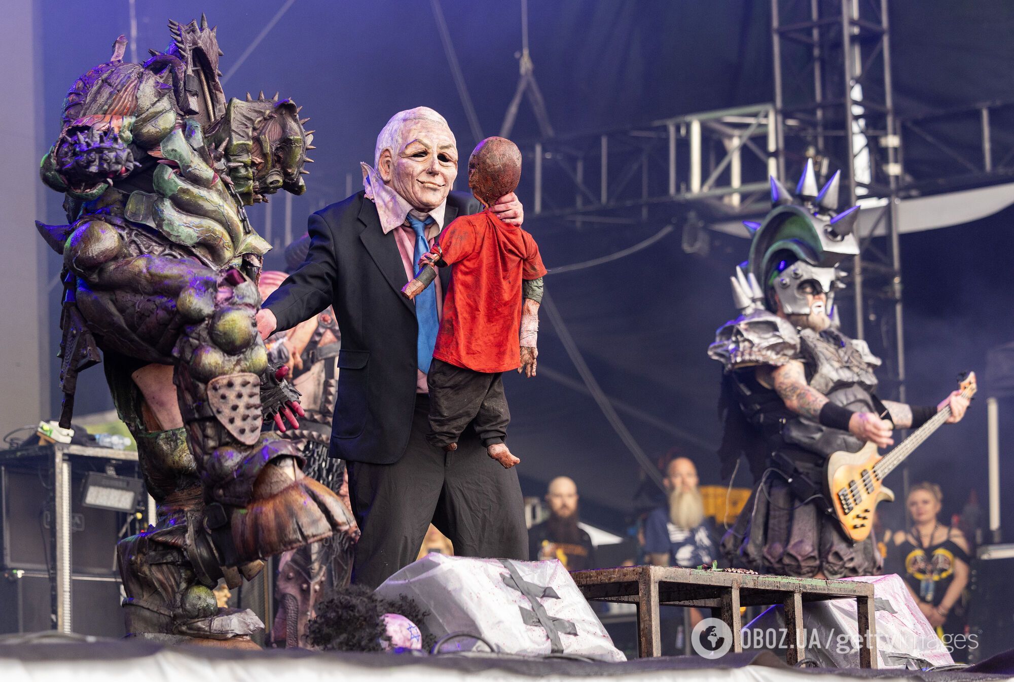 Американський метал-гурт на концерті розіграв жорстоку сцену "вбивства" Трампа та Ілона Маска: чому їх виправдовують. Відео