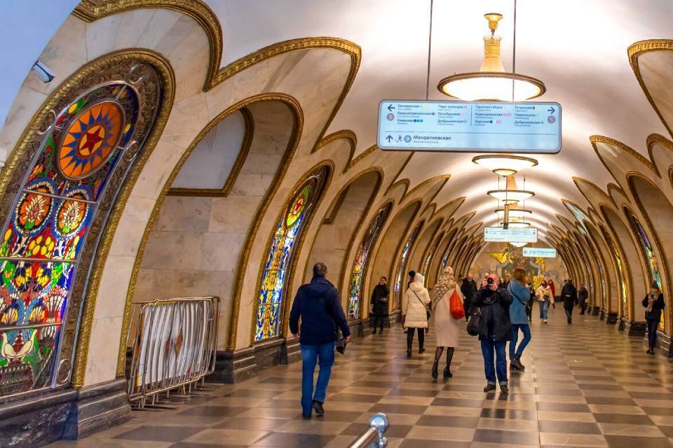 У Росії після нальоту українських безпілотників вчаться ховатися в метро: у соцмережах москвичі діляться враженнями від "хлопків"