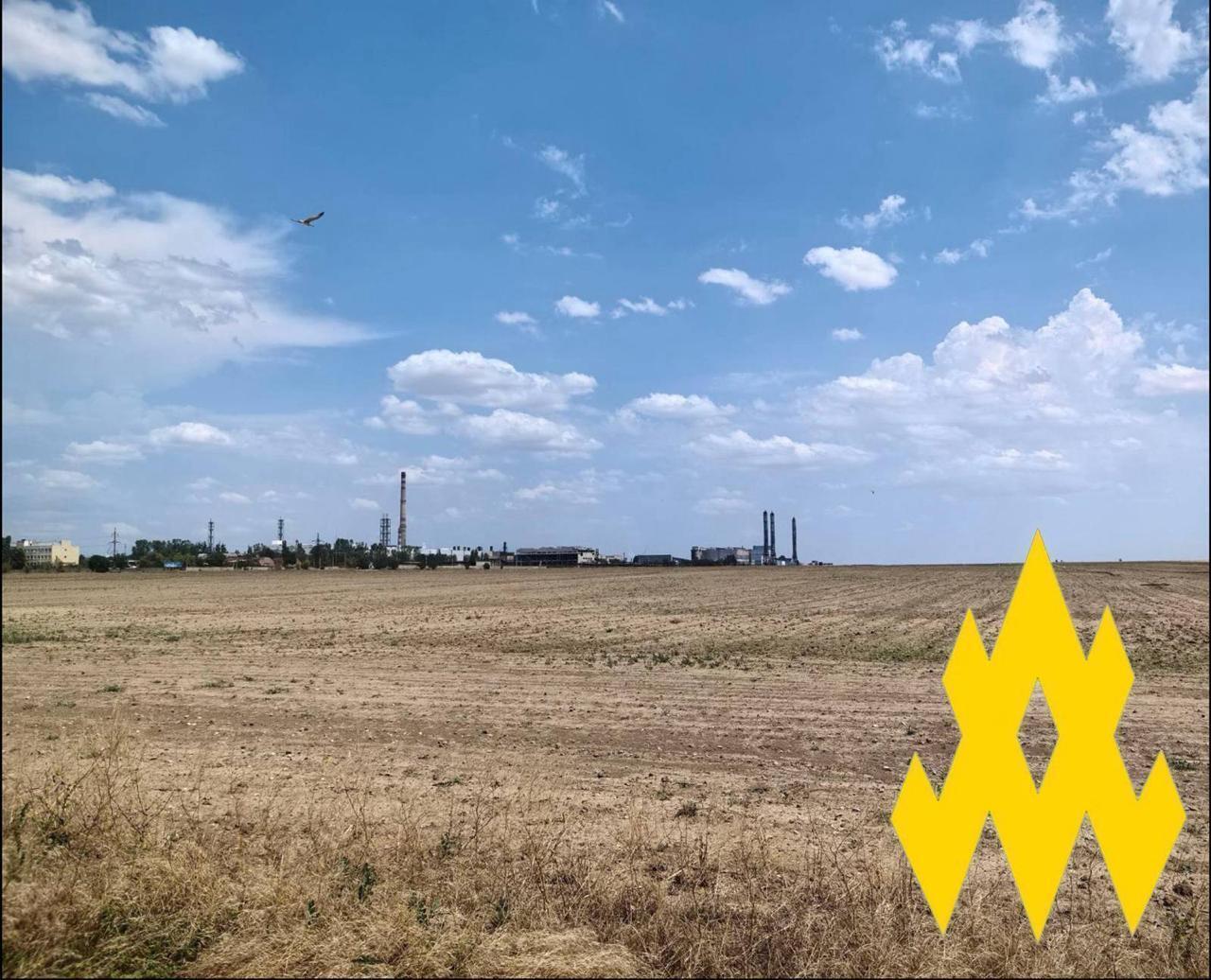 Ховають ППО в посадках: в "Атеш" розповіли, як окупанти намагаються захистити завод "Титан" у Криму