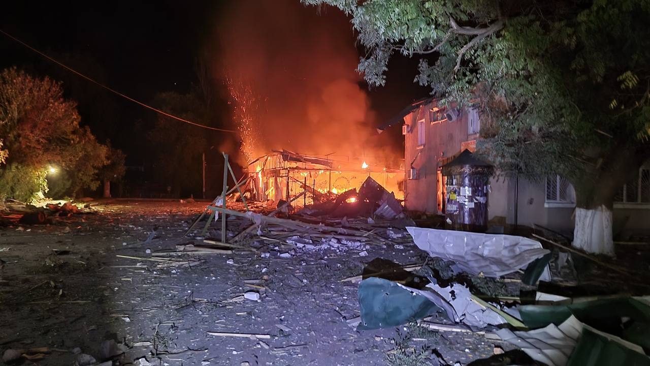 Оккупанты атаковали Одесщину, произошли пожары: погибла женщина, три человека пострадали. Фото и видео