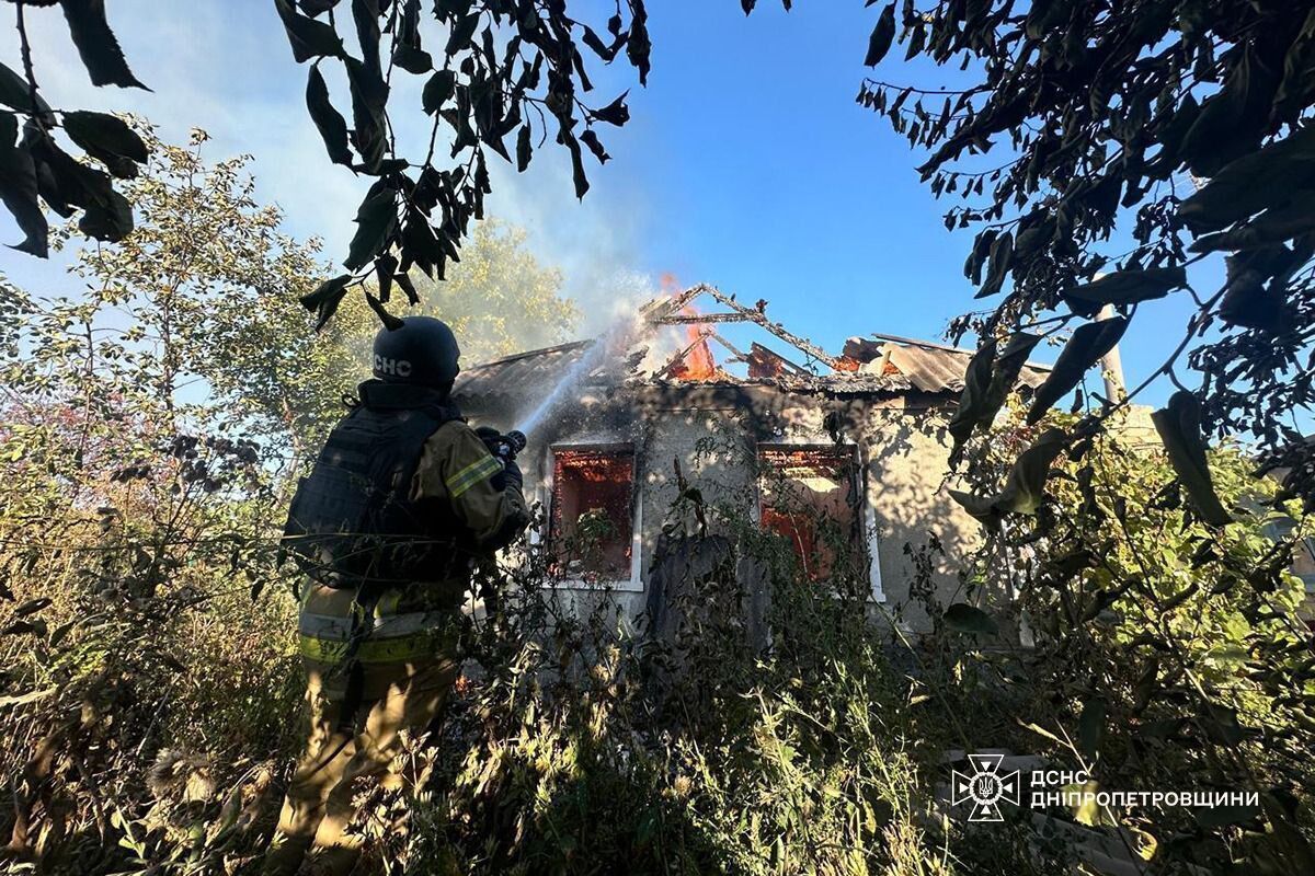 В Никополе из-за попадания вражеского дрона погибла женщина, еще трое пострадали. Фото