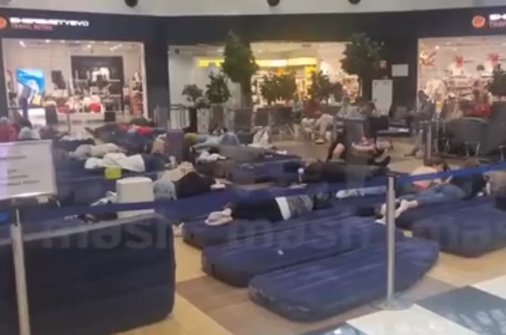 У Росії після нальоту українських безпілотників вчаться ховатися в метро: у соцмережах москвичі діляться враженнями від "хлопків"