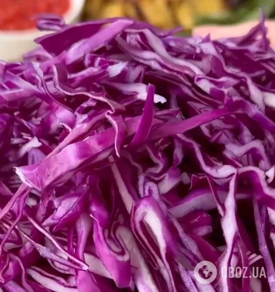Идеально к мясу и как начинки для бургеров и шаурмы: салат ''Коул Слоу'' из капусты и моркови