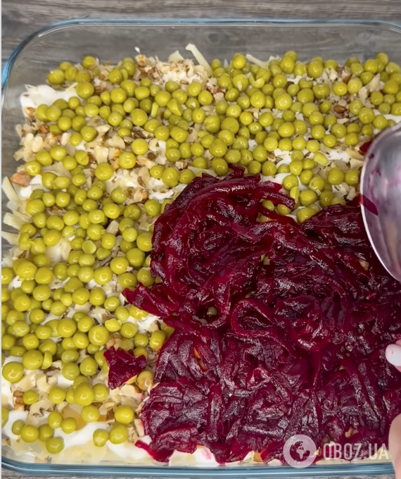 "Шуба" без сельди: рассказываем, чем ее заменить, и делимся рецептом легкого салата по-новому