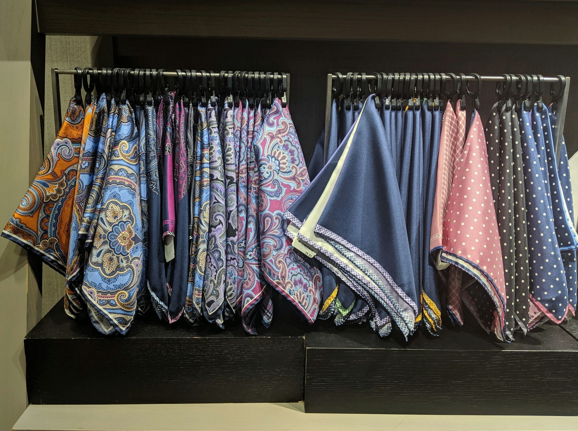 Який одяг вийшов із моди: антитренди і чим їх замінити