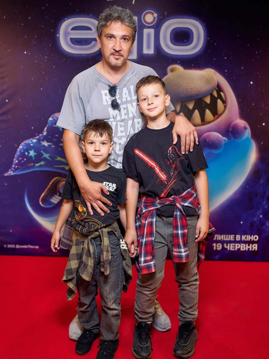 "Не знають англійської – це їхні проблеми": актор, який до 2022 року розмовляв російською, розповів, як привчає синів до української