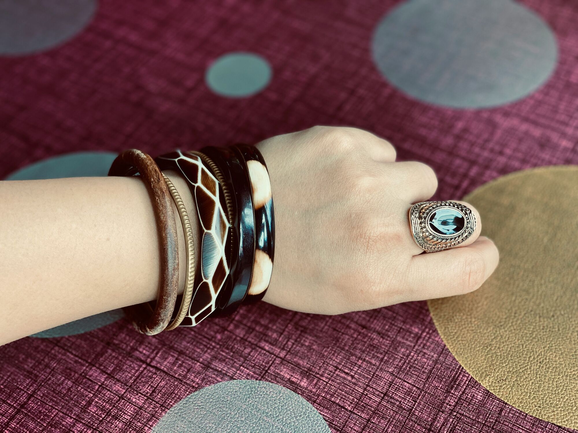 Який одяг вийшов із моди: антитренди і чим їх замінити