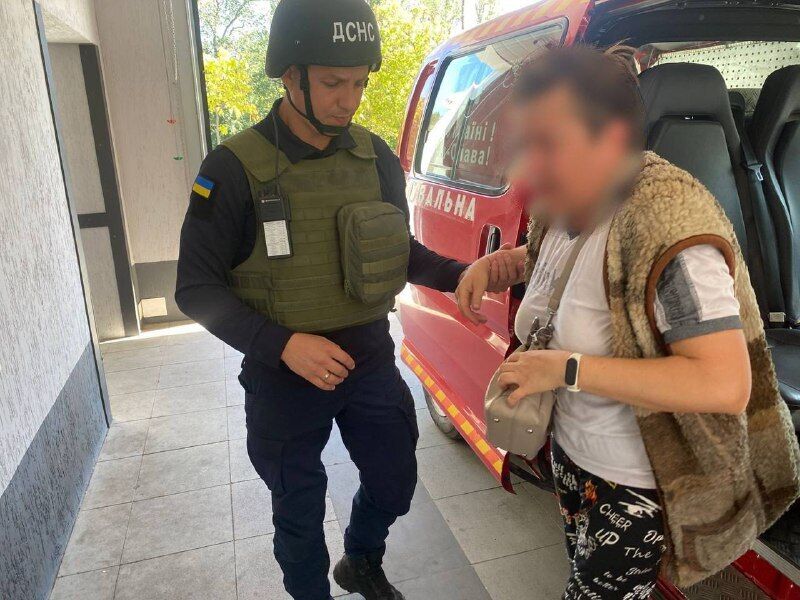 В Никополе из-за попадания вражеского дрона погибла женщина, еще трое пострадали. Фото