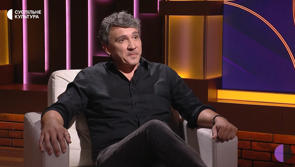 "Не знають англійської – це їхні проблеми": актор, який до 2022 року розмовляв російською, розповів, як привчає синів до української