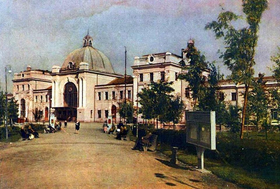 В сети показали Ивано-Франковск более 70 лет назад: архивные кадры