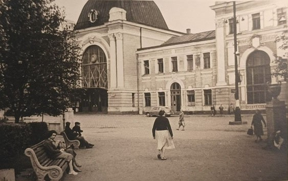 В сети показали Ивано-Франковск более 70 лет назад: архивные кадры