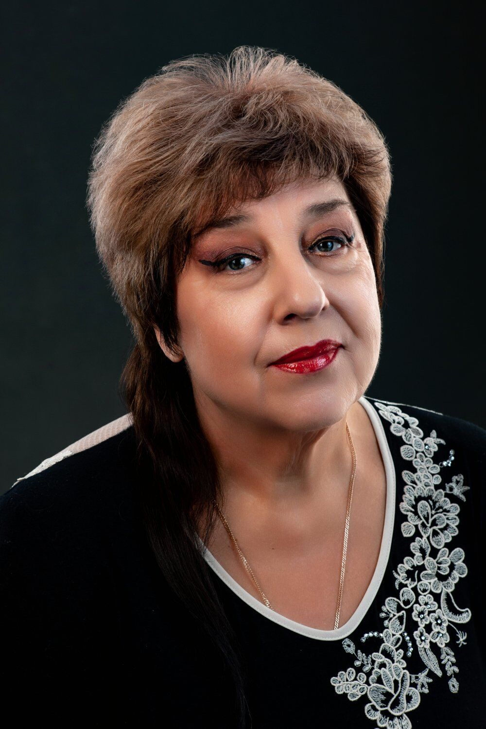 "Нам постоянно твердили: Россия здесь навсегда". Елена Галл-Савальская – о попытках завербовать в оккупации, пенсии РФ и тайнах предателей Украины