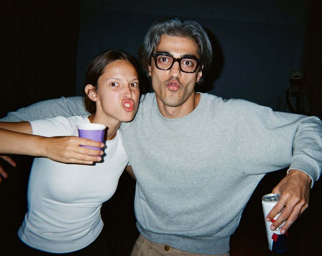 34-річний режисер закрутив роман із 18-річною українською співачкою і нарвався на хейт: їх назвали "дідом і внучкою"