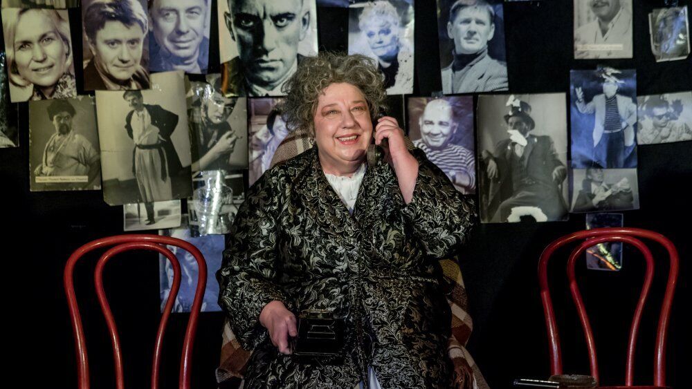 "Нам постоянно твердили: Россия здесь навсегда". Елена Галл-Савальская – о попытках завербовать в оккупации, пенсии РФ и тайнах предателей Украины