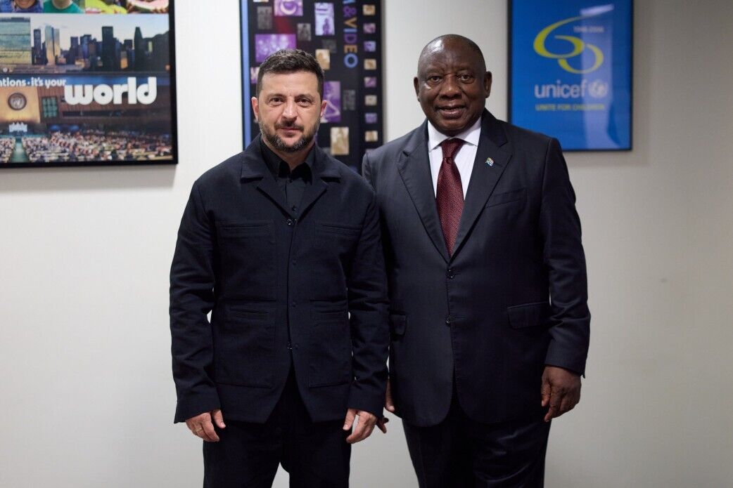 ЮАР готова принять встречу лидеров Украины и России: Зеленский обсудил с Рамафосой ситуацию на фронте и мирный процесс