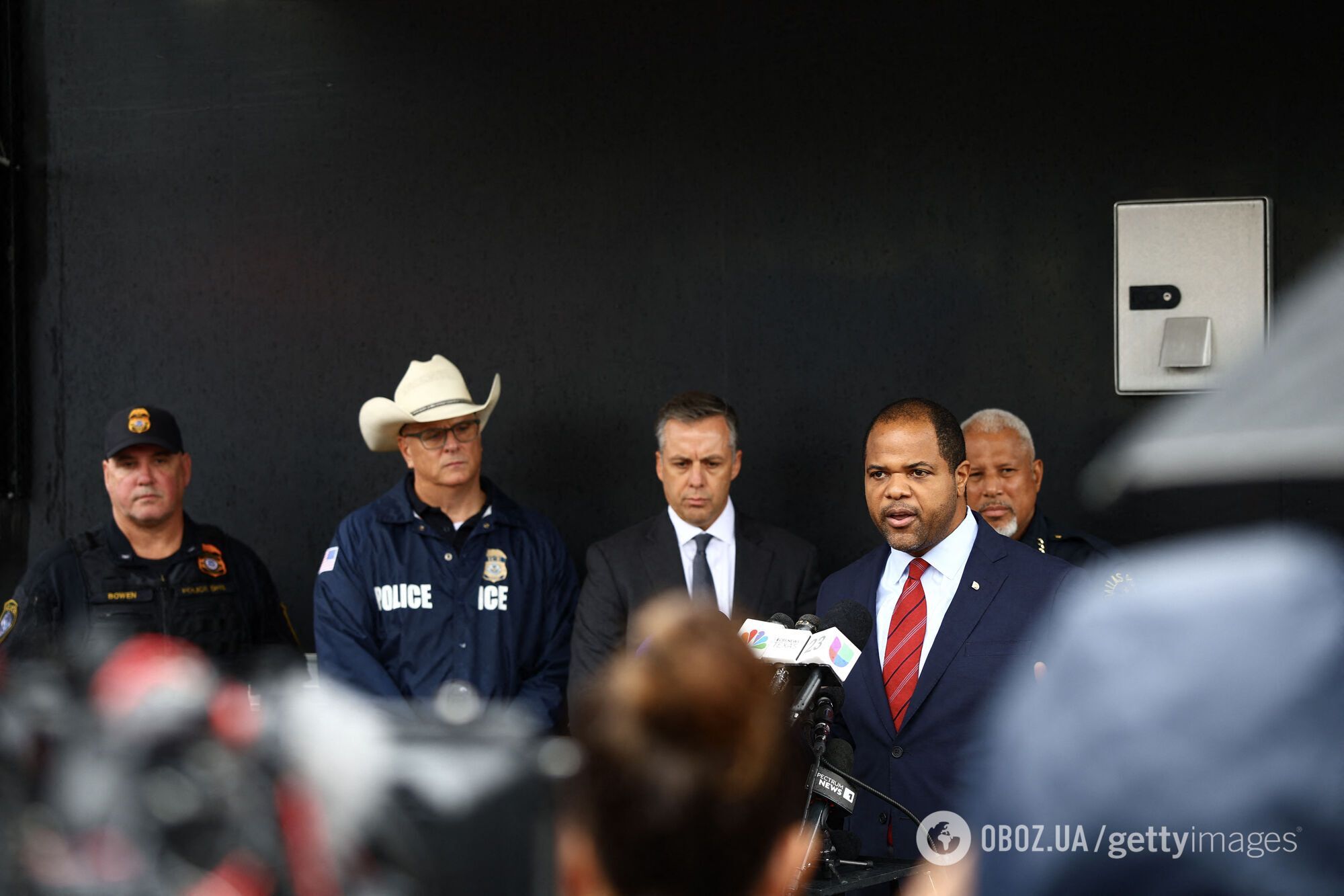 В США снайпер устроил стрельбу по офису миграционной службы: есть убитый и раненые. Фото