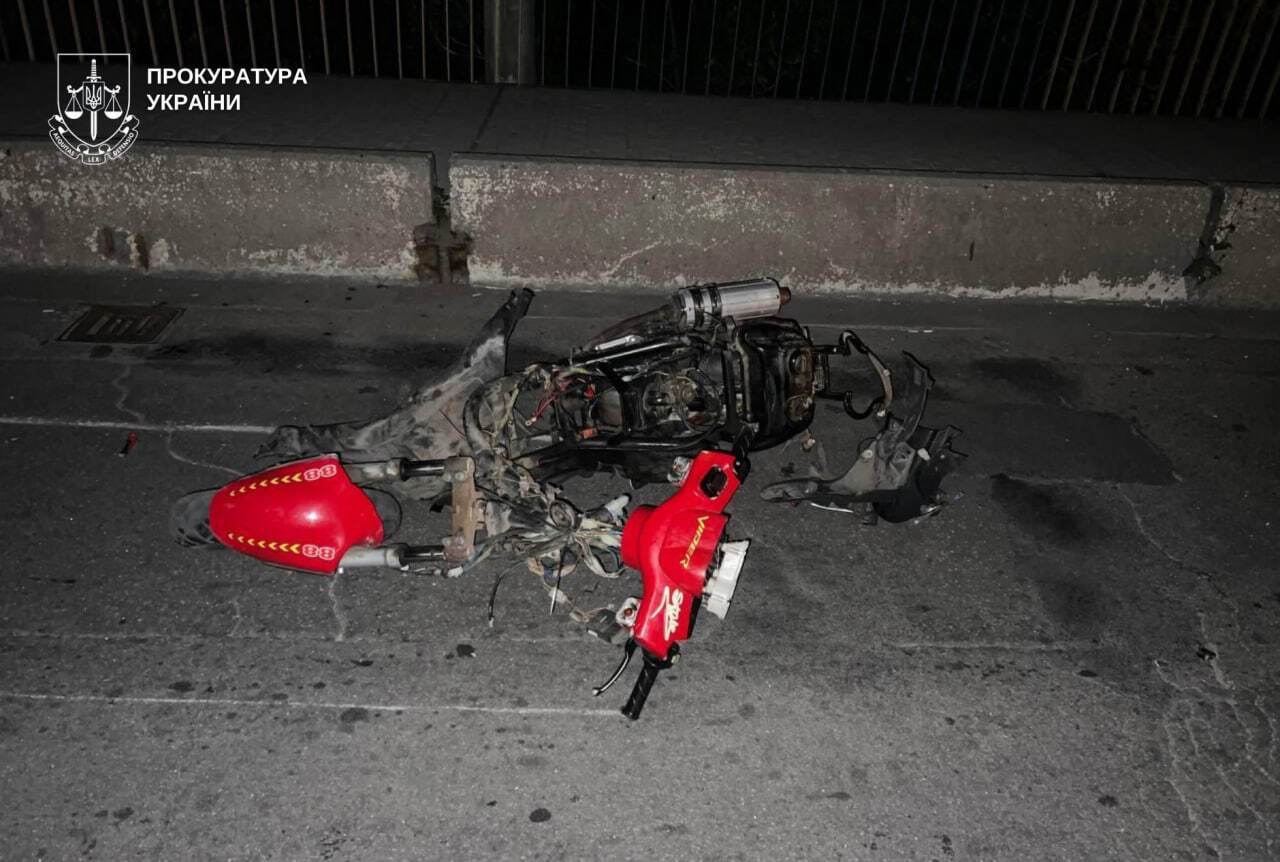 На Дніпропетровщині сталася смертельна ДТП за участю поліцейського: загинув водій скутера, травмовано дитину. Фото