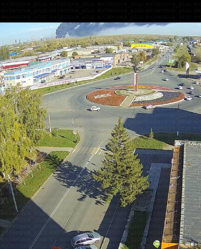 Дроны повторно атаковали НПЗ в российском Салавате: поднялся дым. Фото и видео
