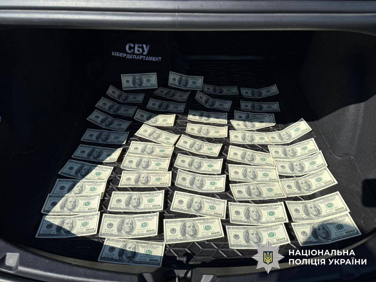 За $15 тис. зняв ухилянта з розшуку та працевлаштував заради броні: у Києві затримали зловмисника. Фото