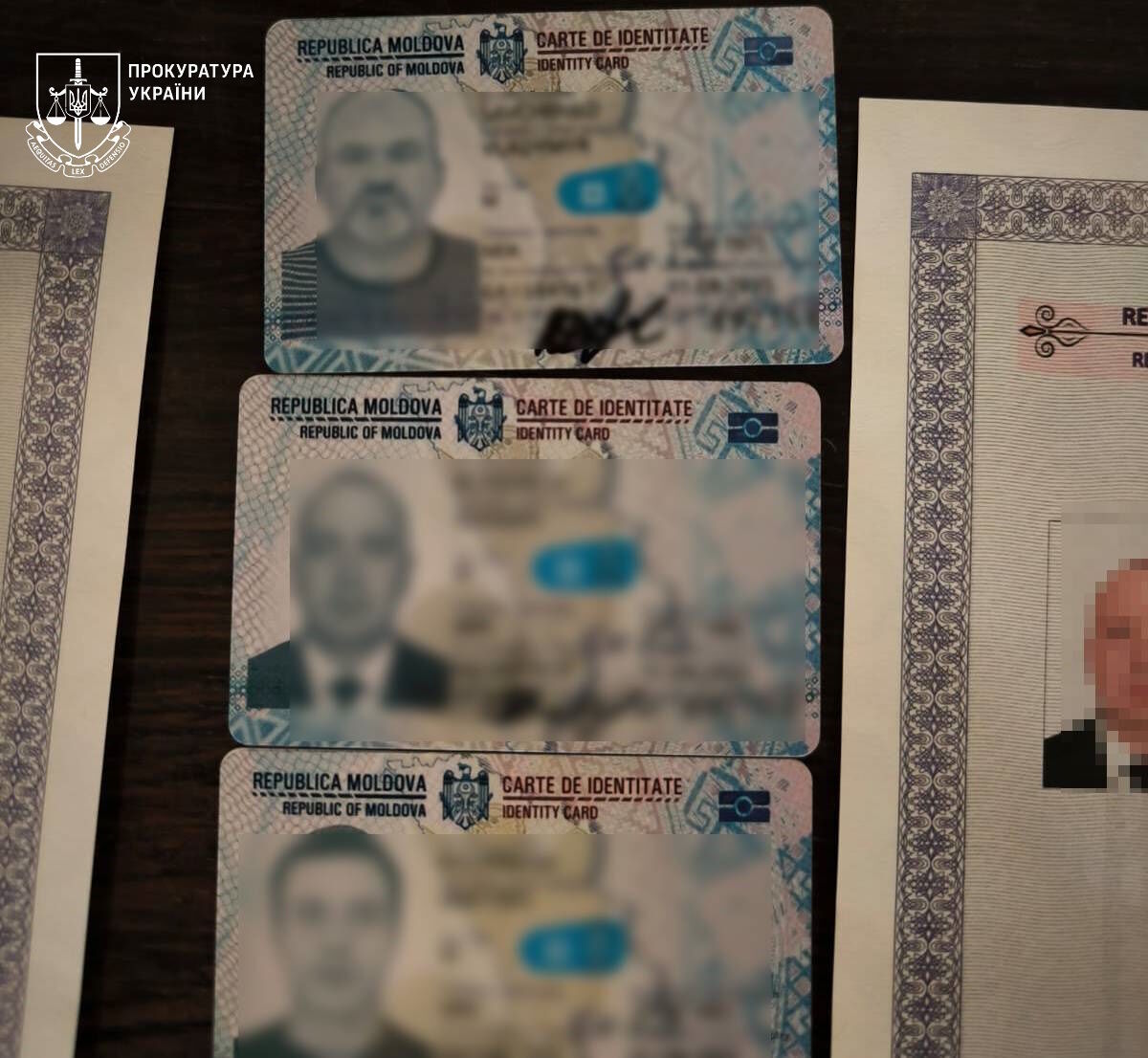 В Одесі викрили "схему" ухилення від мобілізації через фальшиві паспорти та довідки МСЕК: оплата йшла в криптовалюті. Фото