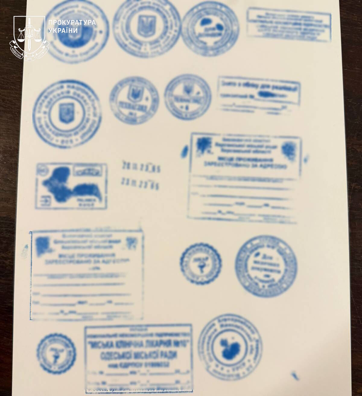 В Одесі викрили "схему" ухилення від мобілізації через фальшиві паспорти та довідки МСЕК: оплата йшла в криптовалюті. Фото