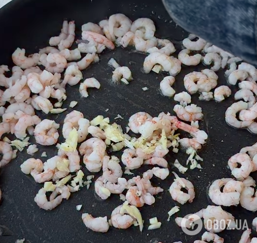 Конкурент обычному крабовому, но вкуснее: легкий салат ''Ле Краб'' для праздничного стола