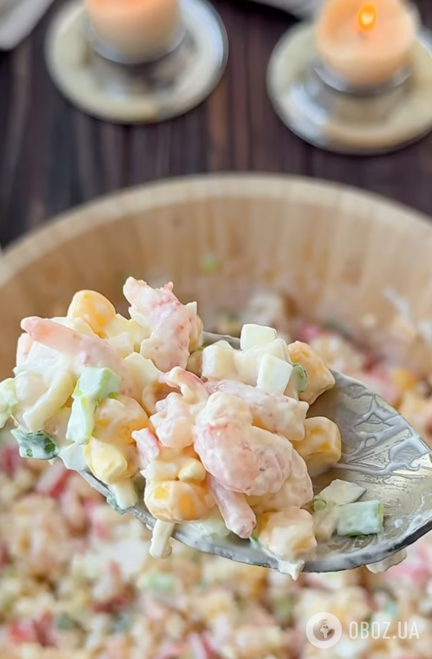Конкурент обычному крабовому, но вкуснее: легкий салат ''Ле Краб'' для праздничного стола