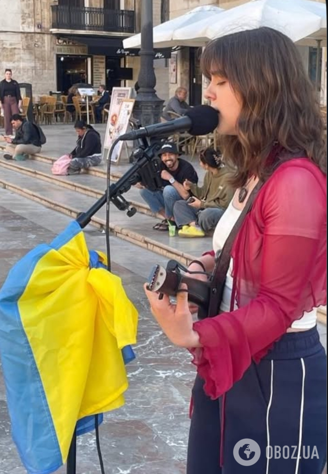 "У мене немає дому". Як 22-річна співачка з України на вулицях Європи розчулює іноземців до сліз