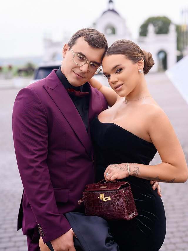 "Вона – недурна жінка". Блогерка-мільйонниця Юля Верба заступилась за Настю Каменських після скандалу з російською мовою