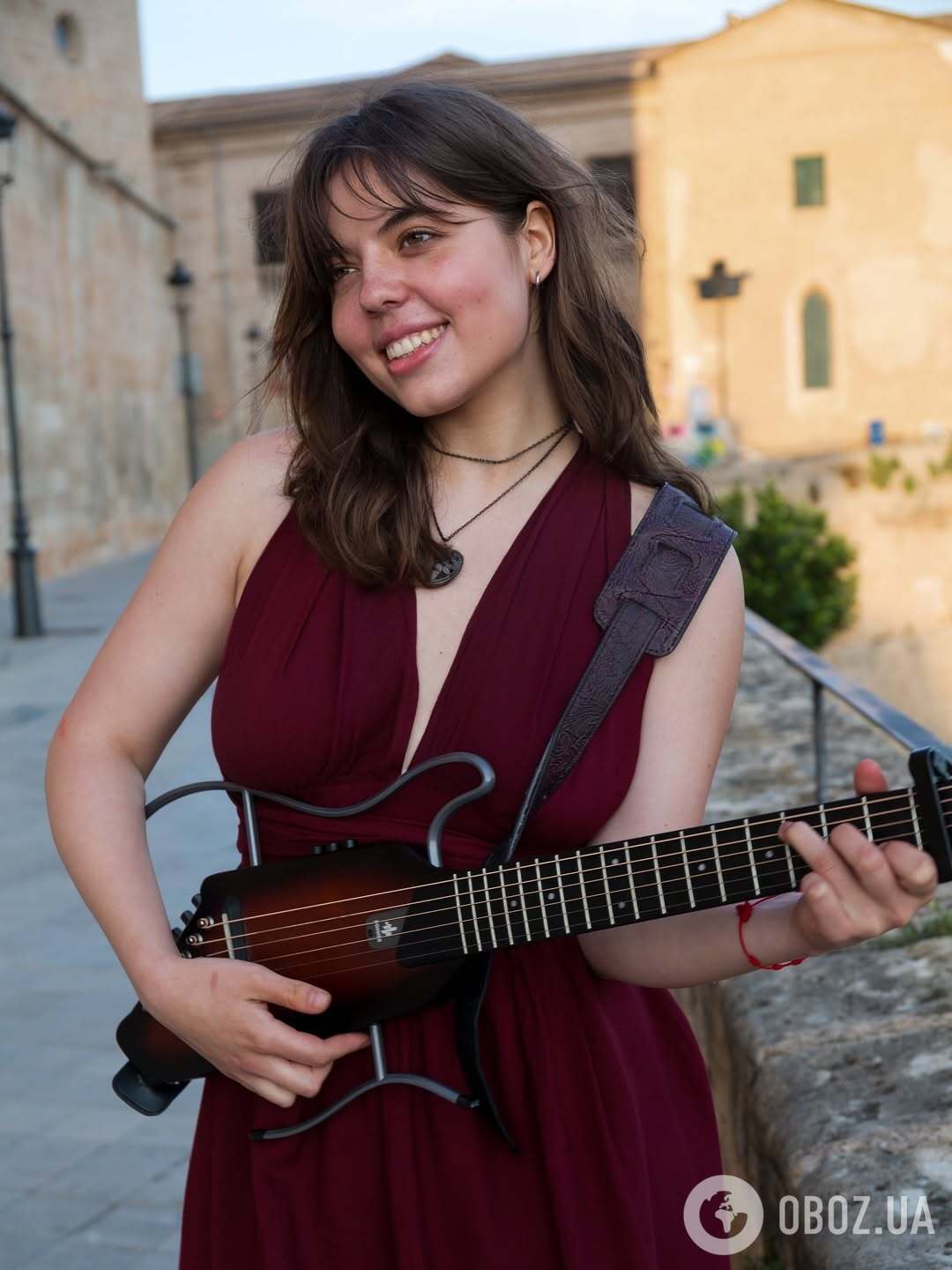 "У мене немає дому". Як 22-річна співачка з України на вулицях Європи розчулює іноземців до сліз