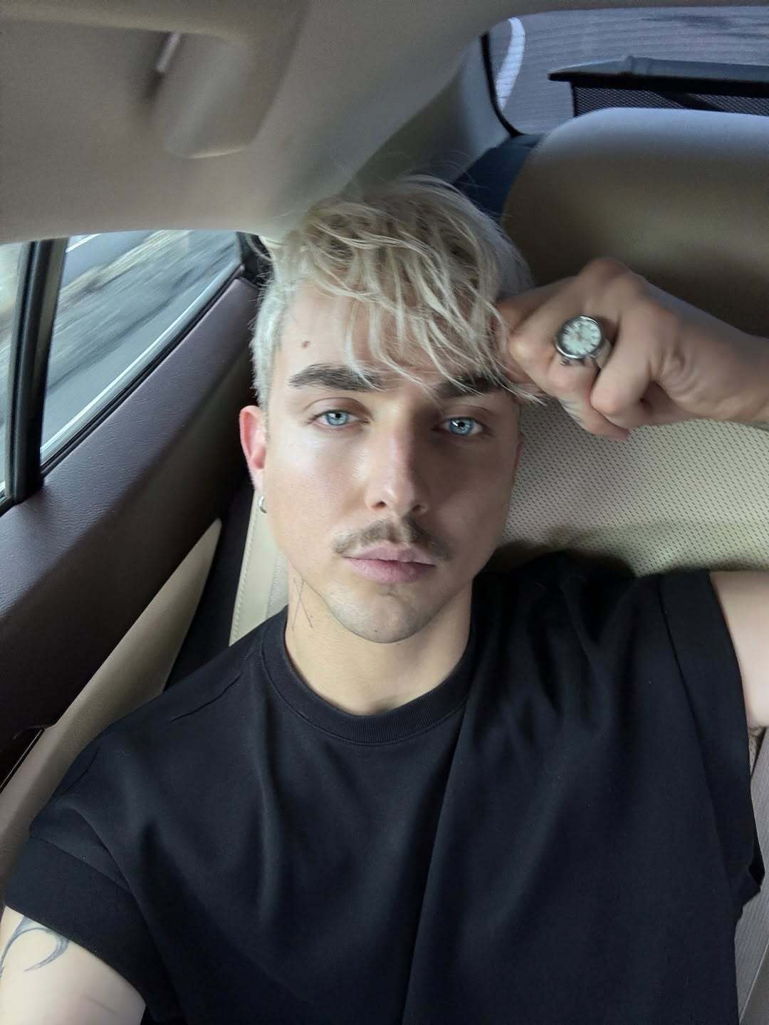 "Ты забыл надеть глаз". MELOVIN рассказал о конфузе на концерте АНТИТЕЛ: команда стояла как вкопанная