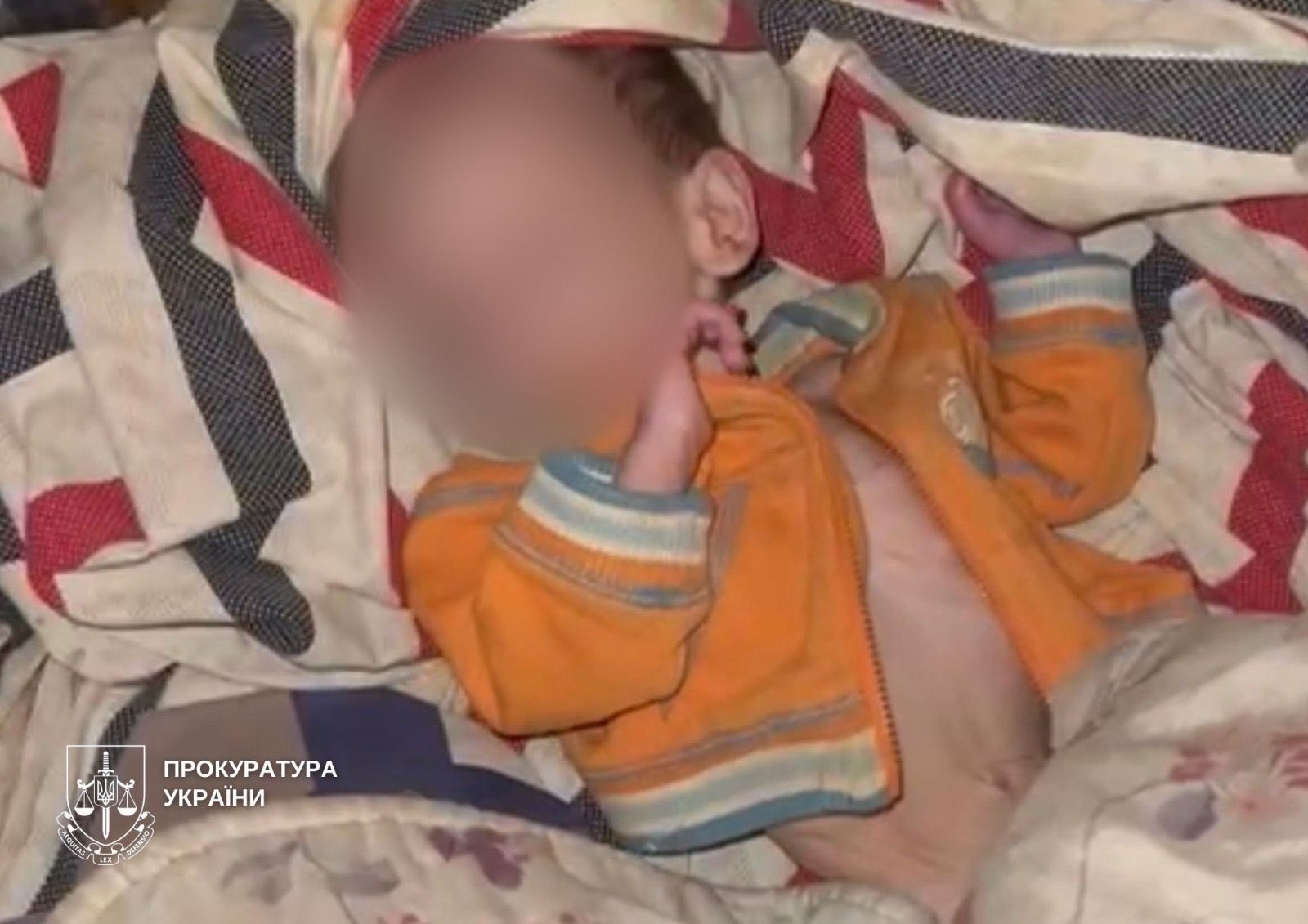 На 5 днів залишила немовля у зачиненій квартирі: у Києві повідомили про підозру 17-річній матері. Фото