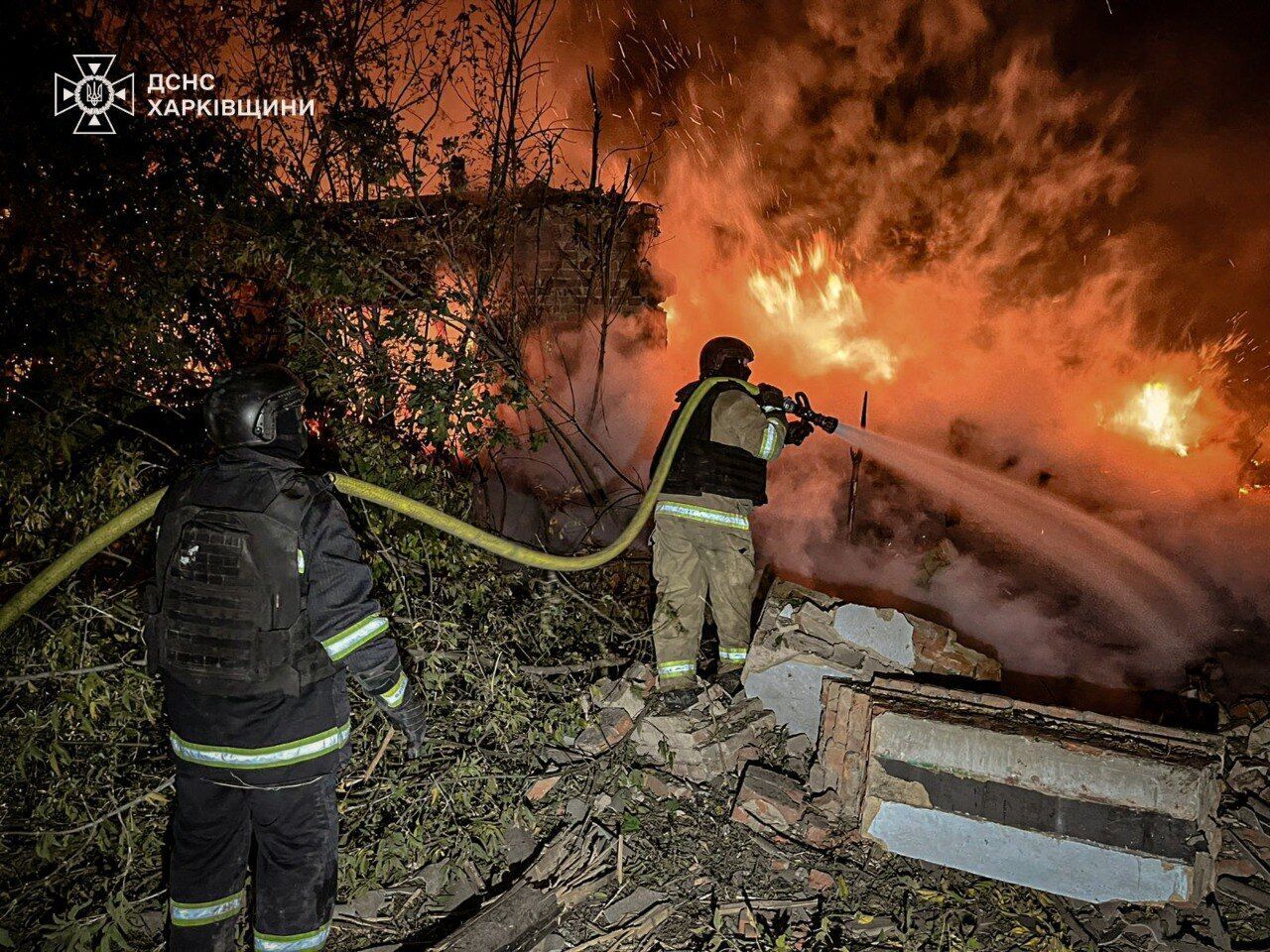 Окупанти вдарили по Харківщині: сталась пожежа, загинув чоловік. Фото
