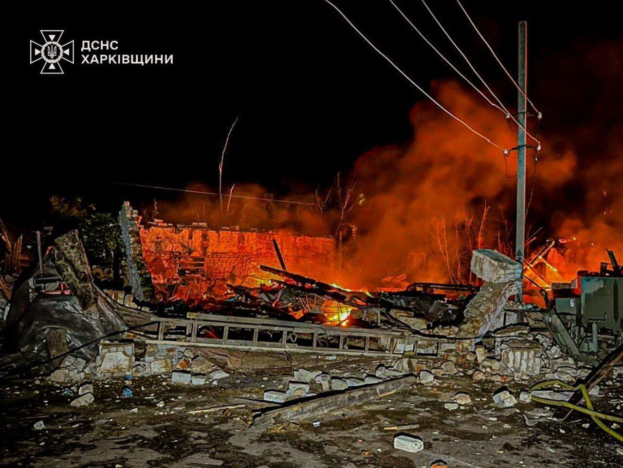 Окупанти вдарили по Харківщині: сталась пожежа, загинув чоловік. Фото